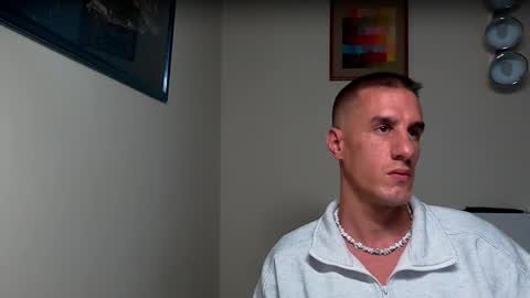 Axl online show from October 6, 4:55 pm