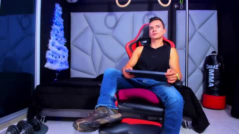Snapshot of aydenmillerdom chatting on December 15, 5:56 am Ayden Miller online show from December 15, 5:56 am