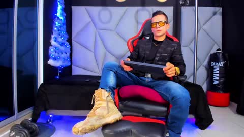 Snapshot of aydenmillerdom chatting on December 13, 2:43 am Ayden Miller online show from December 13, 2:43 am