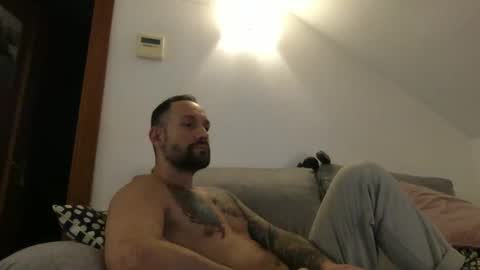 Snapshot of babakeror chatting on October 25, 5:47 pm BKR online show from October 25, 5:47 pm