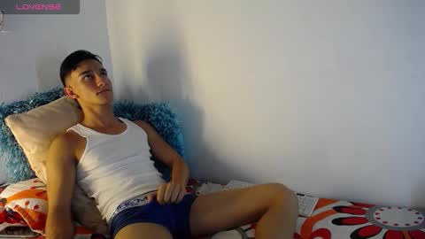 Snapshot of babyandy_x chatting on September 13, 8:43 pm babyandy_x online show from September 13, 8:43 pm