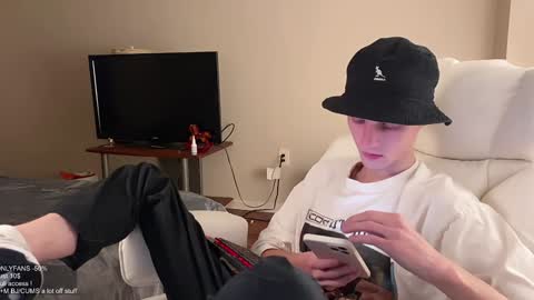 Big cock boy online show from December 5, 2:31 am