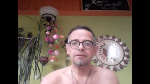Snapshot of badboy2406 chatting on February 28, 8:31 am badboy2406 online show from February 28, 8:31 am
