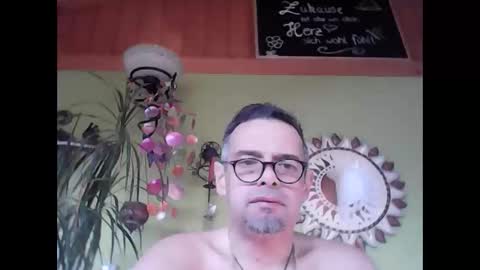 Snapshot of badboy2406 chatting on February 20, 7:55 am badboy2406 online show from February 20, 7:55 am