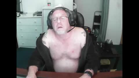 Snapshot of baddass60 chatting on October 30, 5:09 am SexyBaddass online show from October 30, 5:09 am