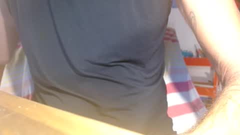 Snapshot of baker305 chatting on December 12, 12:27 am baker305 online show from December 12, 12:27 am