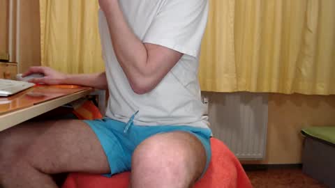 Snapshot of banschie chatting on December 6, 7:34 pm online show from December 6, 7:34 pm