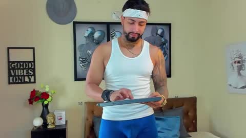 bastian_jones1 online show from February 25, 7:03 pm