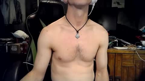 bchillin28 online show from January 13, 3:27 pm