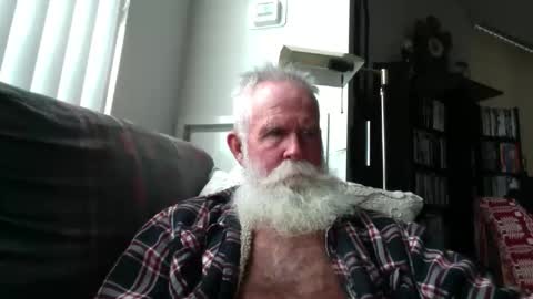 beardbushy online show from December 3, 6:14 pm