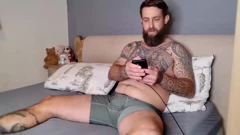 beardedtattedguy online show from September 28, 1:20 pm