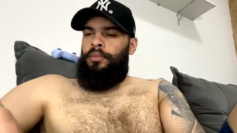 Snapshot of beardmax chatting on October 19, 7:11 am Min online show from October 19, 7:11 am