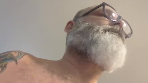 Snapshot of bearneked chatting on October 20, 8:40 am bearneked online show from October 20, 8:40 am