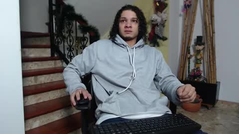 independent model online show from December 16, 5:25 am