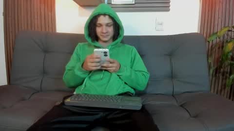 independent model online show from October 4, 7:46 am