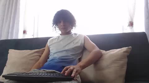 independent model online show from January 16, 7:10 pm