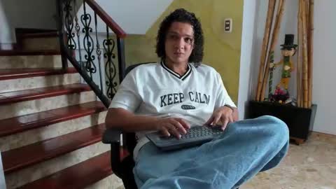 independent model online show from November 8, 1:09 am