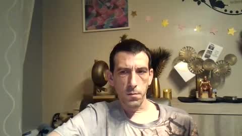 Snapshot of belgianboy33 chatting on December 10, 2:35 am Dreamcock online show from December 10, 2:35 am
