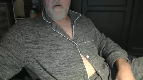 Snapshot of bendrinkin chatting on December 25, 12:37 pm bendrinkin online show from December 25, 12:37 pm
