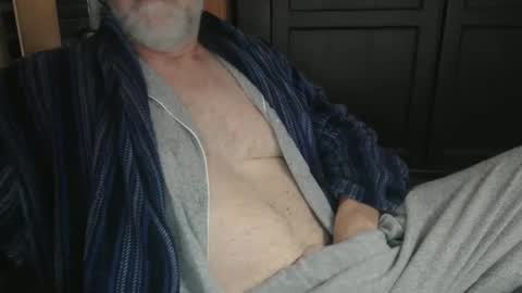 Snapshot of bendrinkin chatting on February 25, 10:15 am bendrinkin online show from February 25, 10:15 am