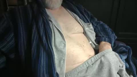 Snapshot of bendrinkin chatting on March 8, 10:17 am bendrinkin online show from March 8, 10:17 am