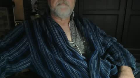 Snapshot of bendrinkin chatting on January 12, 10:23 am bendrinkin online show from January 12, 10:23 am