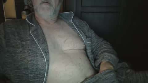 Snapshot of bendrinkin chatting on December 29, 10:12 am bendrinkin online show from December 29, 10:12 am