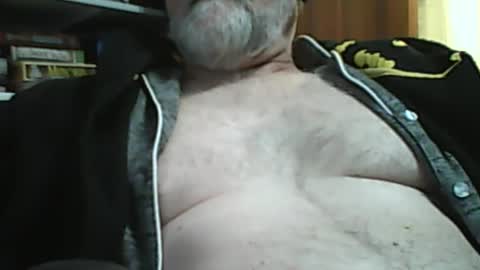 Snapshot of bendrinkin chatting on December 5, 12:11 pm bendrinkin online show from December 5, 12:11 pm