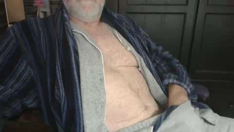 Snapshot of bendrinkin chatting on January 28, 10:23 am bendrinkin online show from January 28, 10:23 am
