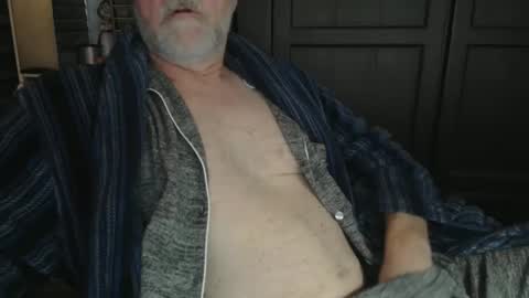 Snapshot of bendrinkin chatting on February 17, 10:18 am bendrinkin online show from February 17, 10:18 am