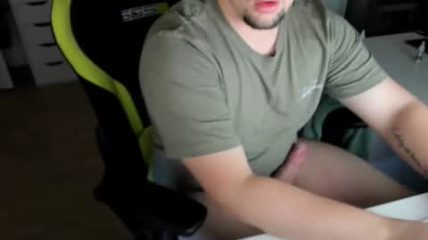 Snapshot of benjamin440 chatting on October 29, 7:06 pm benjamin440 online show from October 29, 7:06 pm