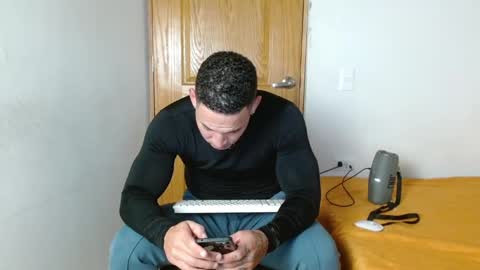 benjamin_isaac online show from January 13, 11:49 pm