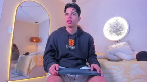 BENJAMIN online show from June 4, 2:50 am