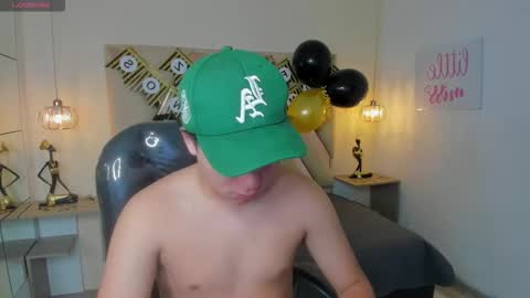 Snapshot of benjamintwink1 chatting on October 18, 6:24 pm BENJAMIN online show from October 18, 6:24 pm