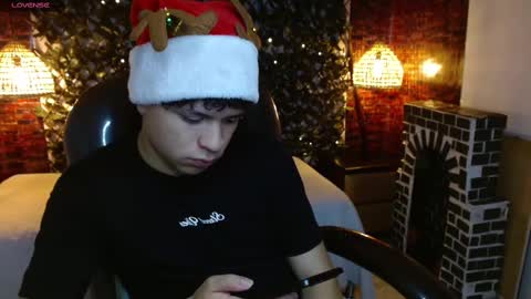 Snapshot of benjamintwink1 chatting on December 20, 8:55 pm BENJAMIN online show from December 20, 8:55 pm