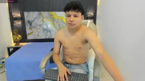 Snapshot of benjamintwink1 chatting on September 29, 8:05 pm BENJAMIN online show from September 29, 8:05 pm
