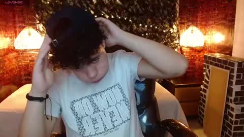 Snapshot of benjamintwink1 chatting on December 19, 7:29 pm BENJAMIN online show from December 19, 7:29 pm