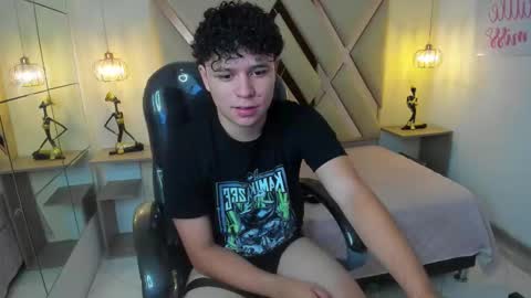 Snapshot of benjamintwink1 chatting on October 2, 9:30 pm BENJAMIN online show from October 2, 9:30 pm