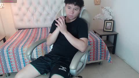 Snapshot of benjamintwink1 chatting on February 2, 1:19 pm BENJAMIN online show from February 2, 1:19 pm