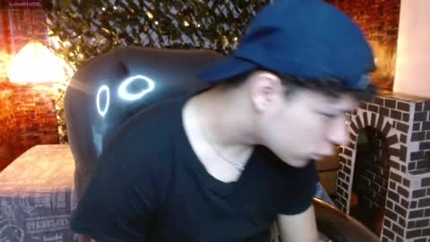 Snapshot of benjamintwink1 chatting on December 26, 7:38 pm BENJAMIN online show from December 26, 7:38 pm
