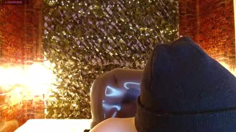 Snapshot of benjamintwink1 chatting on December 6, 10:41 pm BENJAMIN online show from December 6, 10:41 pm