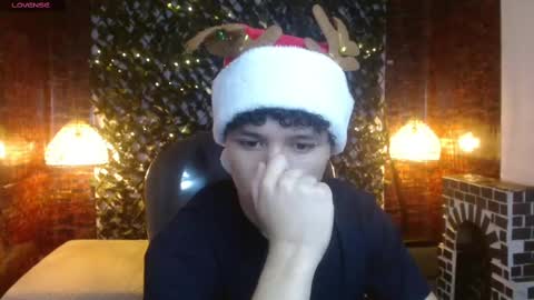 Snapshot of benjamintwink1 chatting on December 15, 7:31 pm BENJAMIN online show from December 15, 7:31 pm