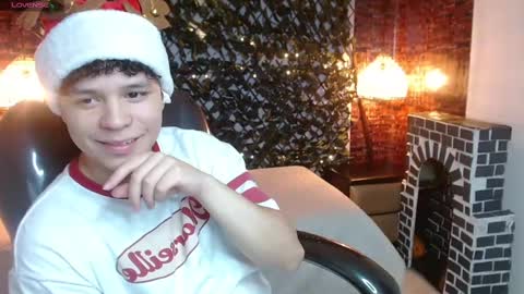 Snapshot of benjamintwink1 chatting on December 16, 8:05 pm BENJAMIN online show from December 16, 8:05 pm