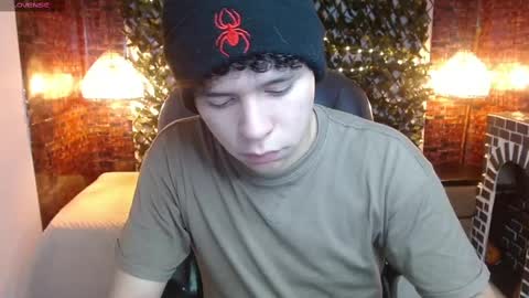 Snapshot of benjamintwink1 chatting on December 8, 7:32 pm BENJAMIN online show from December 8, 7:32 pm