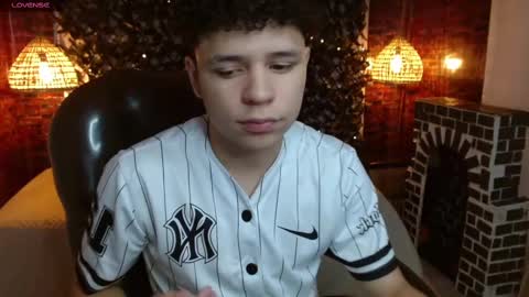 Snapshot of benjamintwink1 chatting on December 9, 7:35 pm BENJAMIN online show from December 9, 7:35 pm