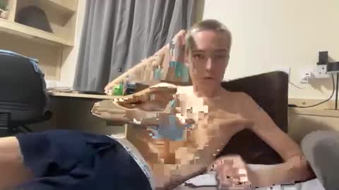 benji_j8 online show from November 30, 9:17 pm