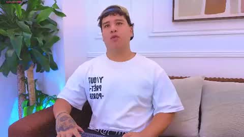 bennett_alejoo online show from July 8, 6:45 pm