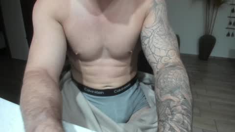 Snapshot of benthebodybuilder chatting on December 13, 4:11 am Ben Braxton online show from December 13, 4:11 am