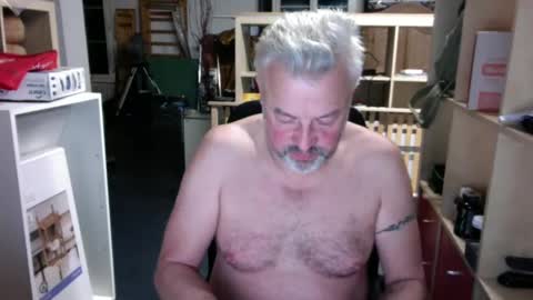 Snapshot of berg_boy chatting on December 12, 10:52 pm Martin online show from December 12, 10:52 pm