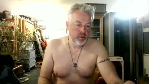 Snapshot of berg_boy chatting on March 9, 9:03 pm Martin online show from March 9, 9:03 pm